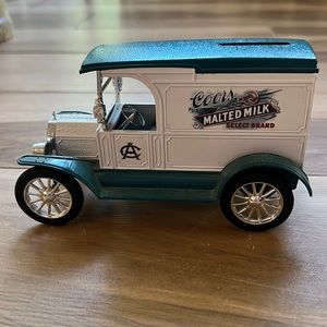 ERTL 1917 Ford Model T Coin Bank Coors Malted Milk Truck